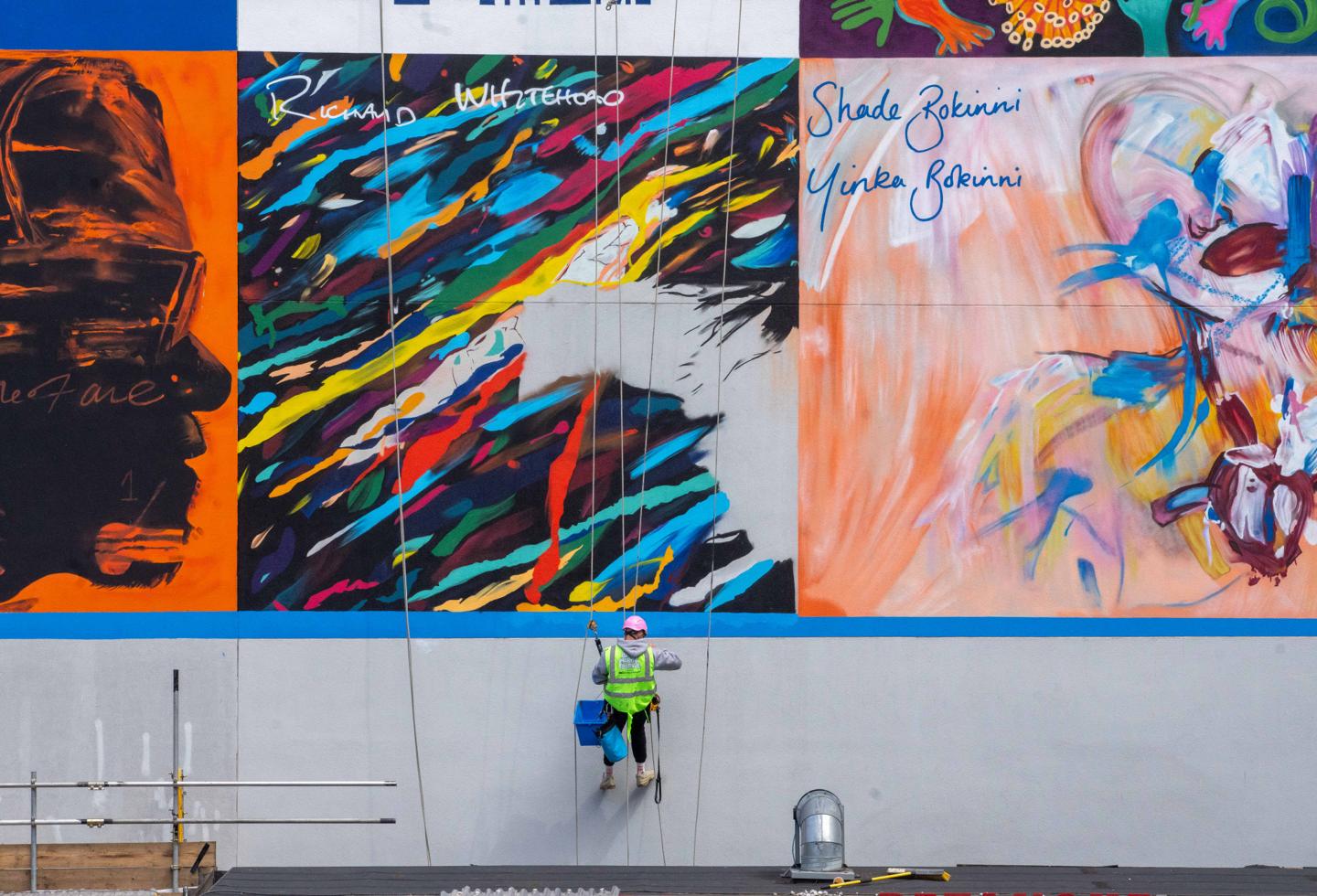 Abseil artists — 18